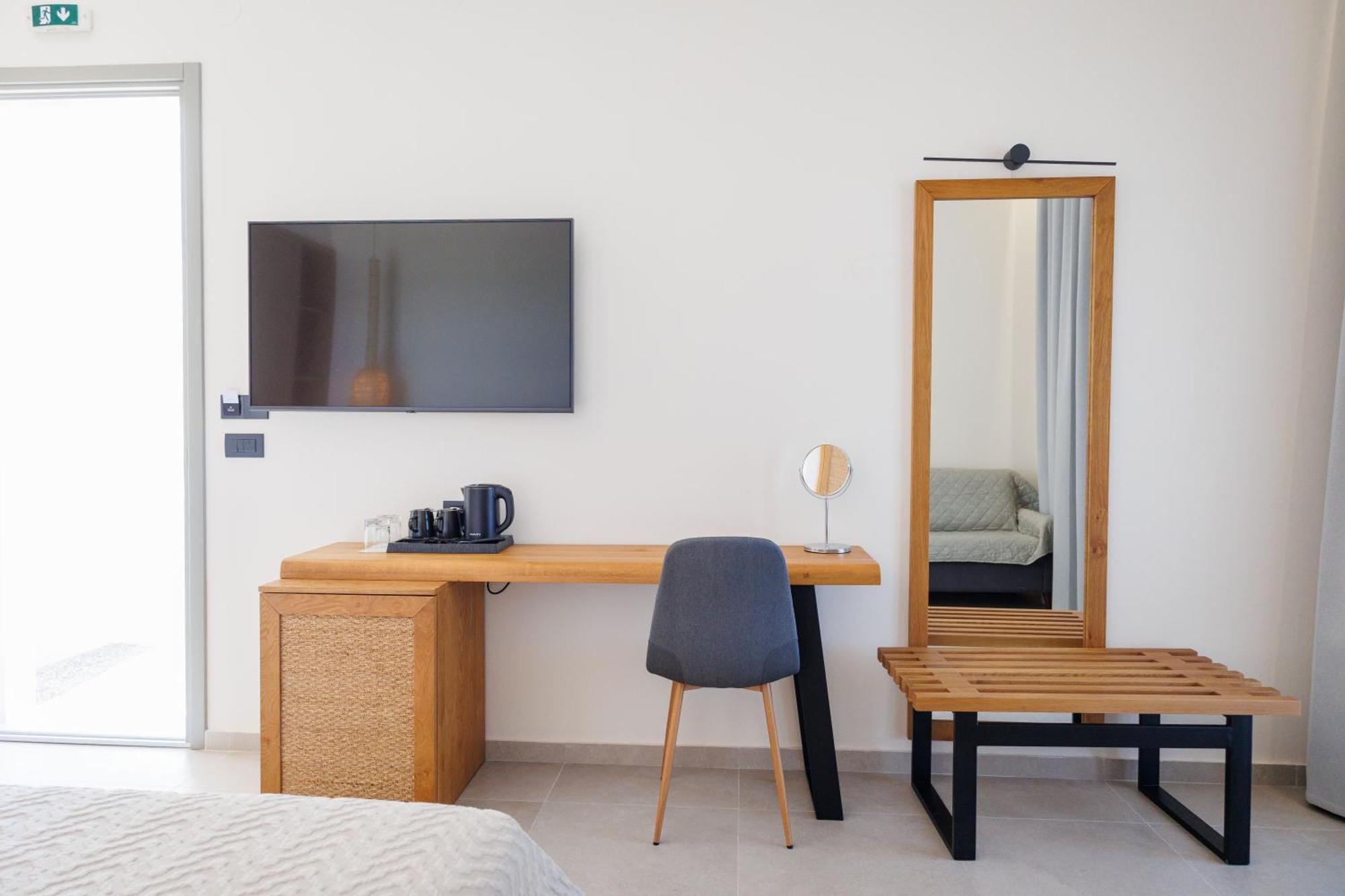 Kouros Blanc Resort & Suites Pounda Rum bild